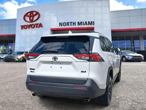 Ice Cap 2024 Toyota RAV4 XLE