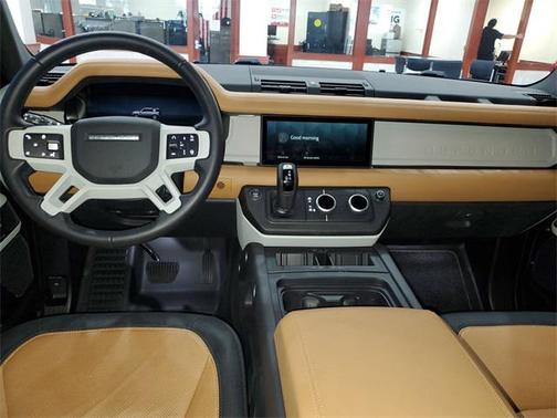 2024 Land Rover Defender 110 P400 X-Dynamic SE