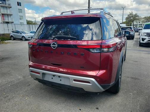 2022 Nissan Pathfinder SL 2WD