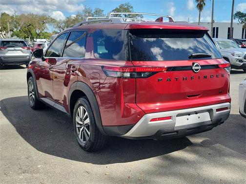 2022 Nissan Pathfinder SL 2WD