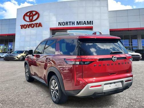 2022 Nissan Pathfinder SL 2WD