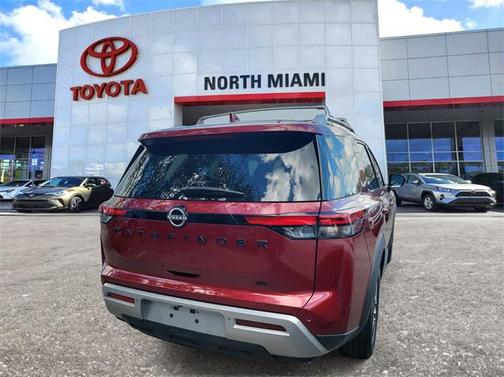 2022 Nissan Pathfinder SL 2WD