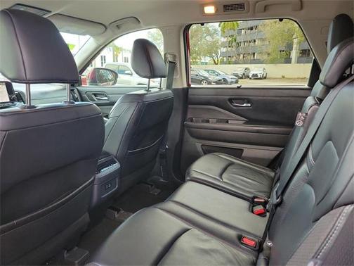 2022 Nissan Pathfinder SL 2WD