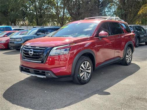2022 Nissan Pathfinder SL 2WD