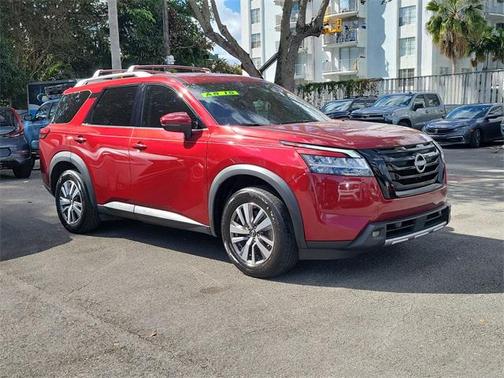 2022 Nissan Pathfinder SL 2WD