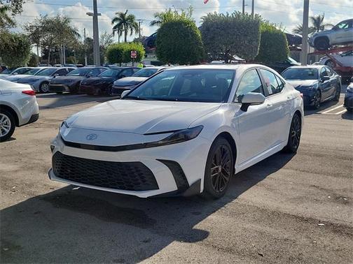 2025 Toyota Camry SE