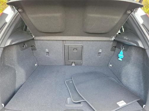 2022 Volvo XC40 T5 Momentum