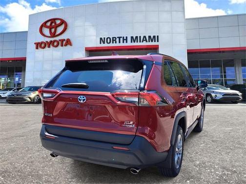 2022 Toyota RAV4 Hybrid XLE