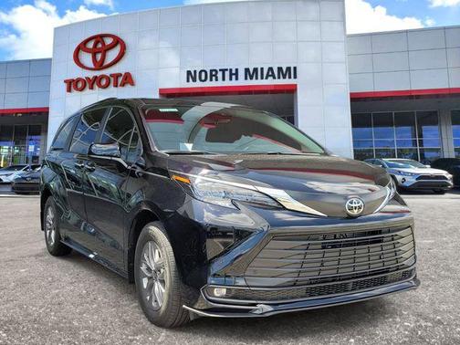 Midnight Black Metallic 2026 Toyota Sienna XLE