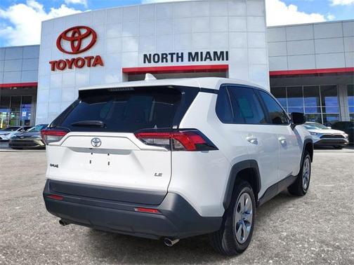 2022 Toyota RAV4 LE