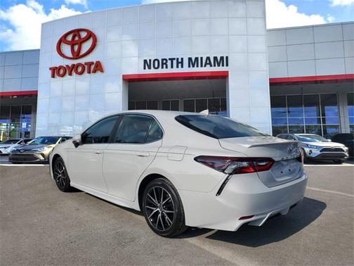 Ice Edge 2023 Toyota Camry SE
