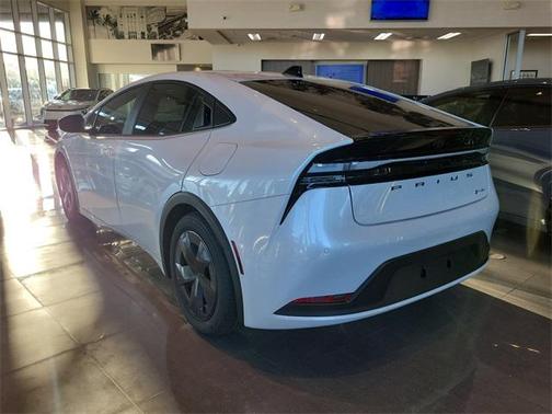 2026 Toyota Prius Plug-In Hybrid SE