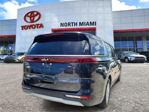 2023 Kia Carnival LX