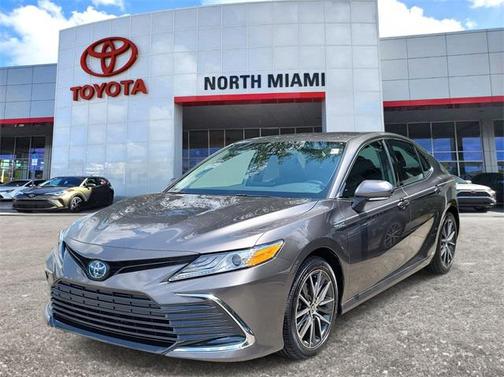 2021 Toyota Camry Hybrid XLE