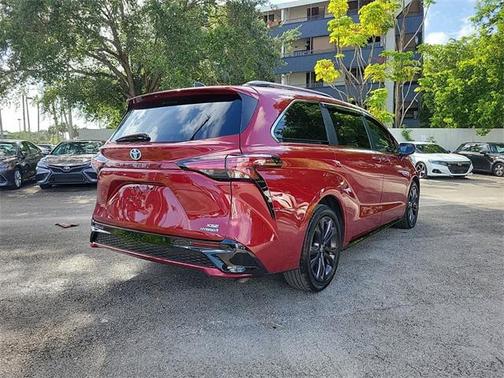 2022 Toyota Sienna XSE 7 Passenger