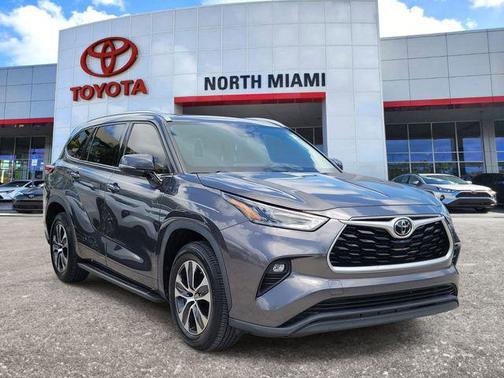 Magnetic Gray Metallic 2021 Toyota Highlander XLE