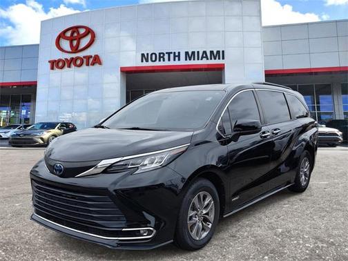 2021 Toyota Sienna XLE 8 Passenger
