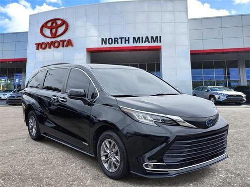 2021 Toyota Sienna XLE 8 Passenger