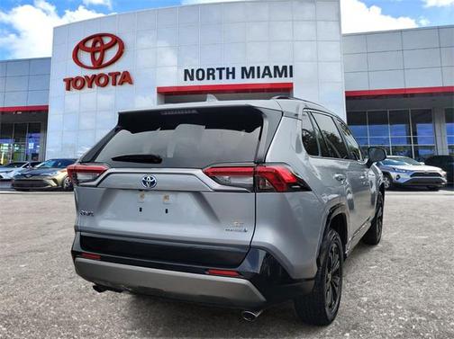 2022 Toyota RAV4 Hybrid SE