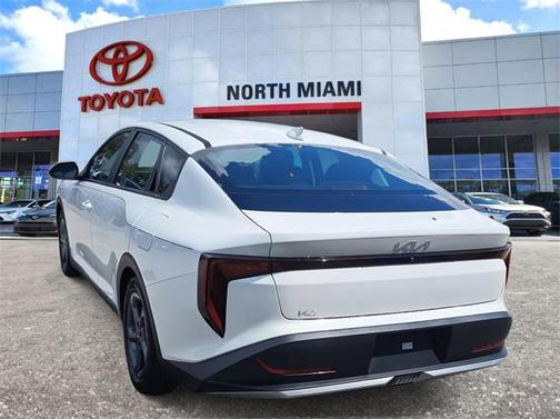 2025 Kia K4 LXS