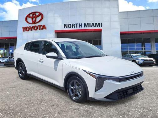 2025 Kia K4 LXS