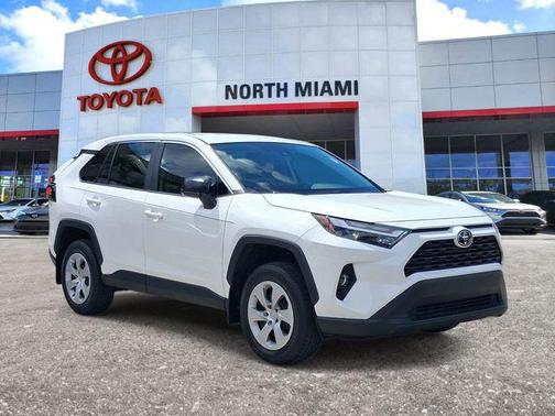 Ice Cap 2025 Toyota RAV4 LE