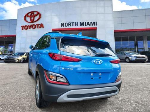 2022 Hyundai KONA SEL
