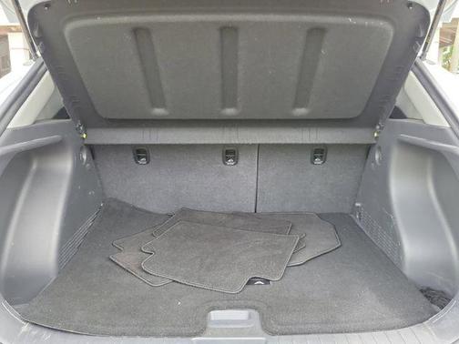 Atlas White 2024 Hyundai KONA SEL