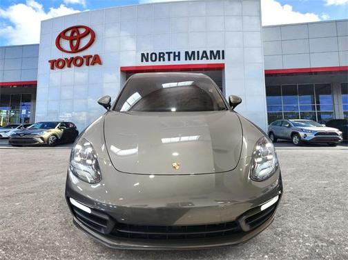 2022 Porsche Panamera Base