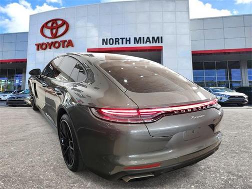 2022 Porsche Panamera Base