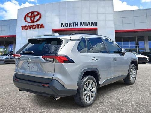 2022 Toyota RAV4 XLE Premium