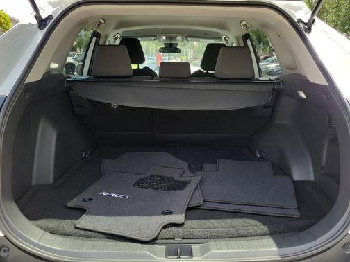 Ice Cap 2023 Toyota RAV4 XLE