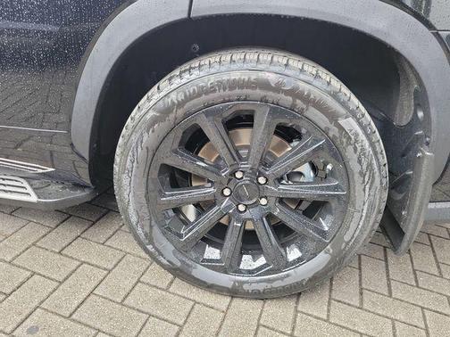 Midnight Black Metallic 2026 Toyota Highlander XLE