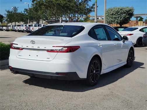 2025 Toyota Camry SE