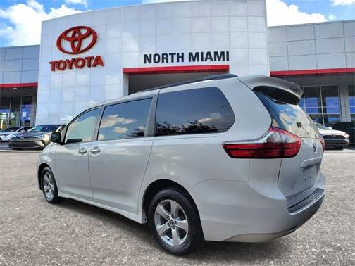 2020 Toyota Sienna LE