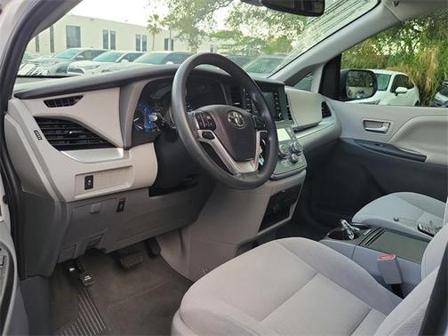 2020 Toyota Sienna LE