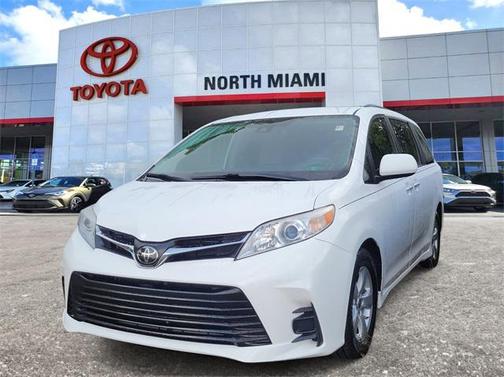 2020 Toyota Sienna LE