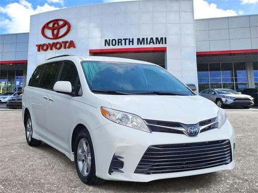 2020 Toyota Sienna LE