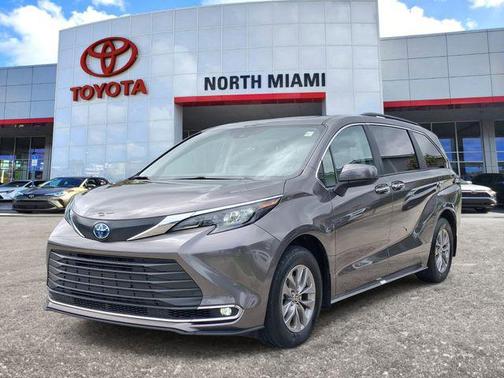 Predawn Gray Mica 2024 Toyota Sienna XLE