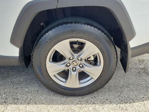 Ice Cap 2024 Toyota RAV4 XLE
