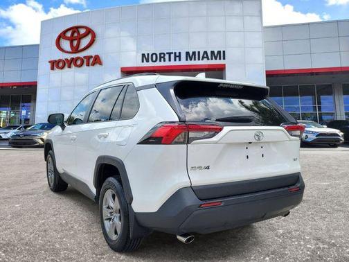 Ice Cap 2024 Toyota RAV4 XLE