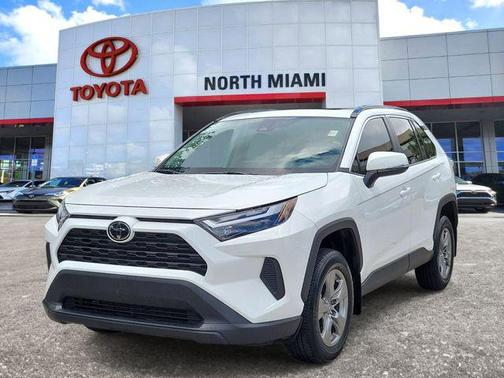 Ice Cap 2024 Toyota RAV4 XLE