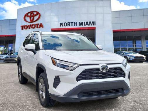 Ice Cap 2024 Toyota RAV4 XLE
