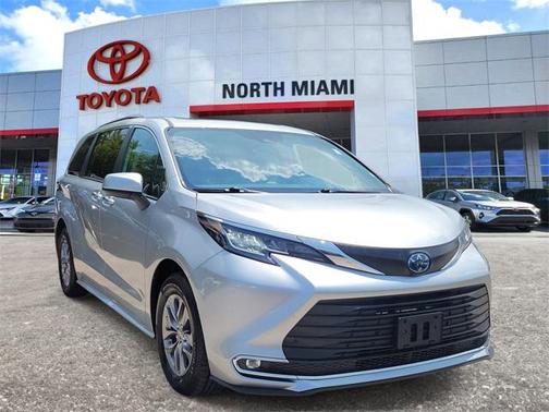 2023 Toyota Sienna XLE