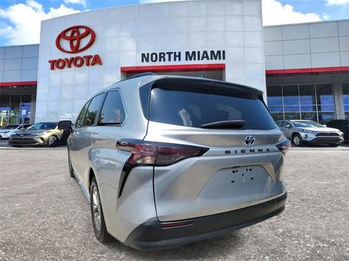 2023 Toyota Sienna XLE
