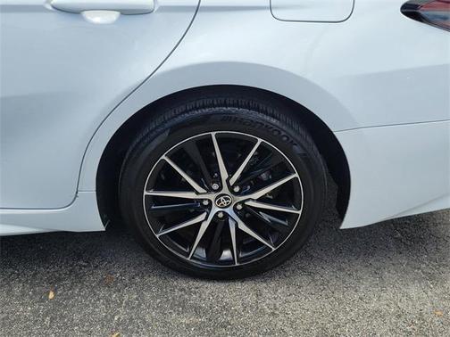 2024 Toyota Camry Hybrid SE