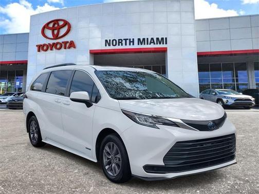 2021 Toyota Sienna LE