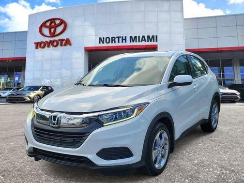 Platinum White Pearl 2021 Honda HR-V LX