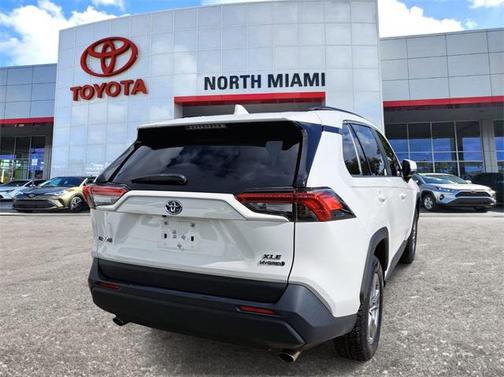 2022 Toyota RAV4 Hybrid XLE