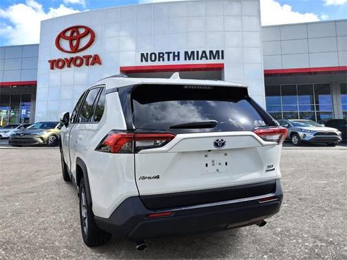2022 Toyota RAV4 Hybrid XLE